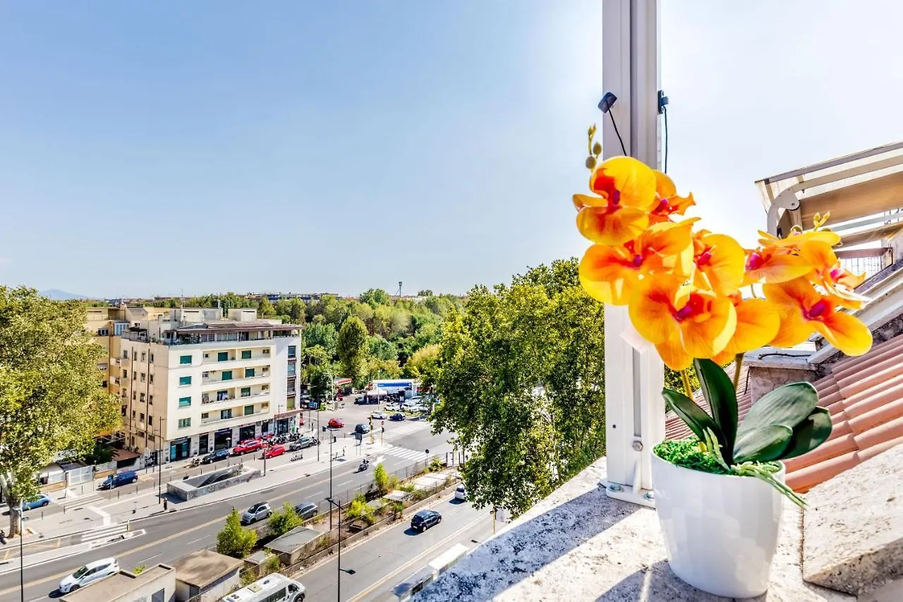 Lägenhet Bbhome Penthouse Bright And Elegant Metro Conca D'Oro Rom